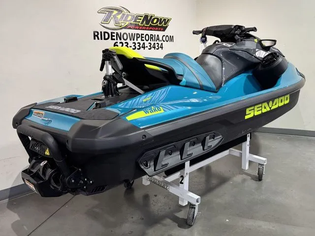 Slide: The Image of Sea-Doo Wake 170 BRP Premium Audio, iDF, iBR 2026 - 7