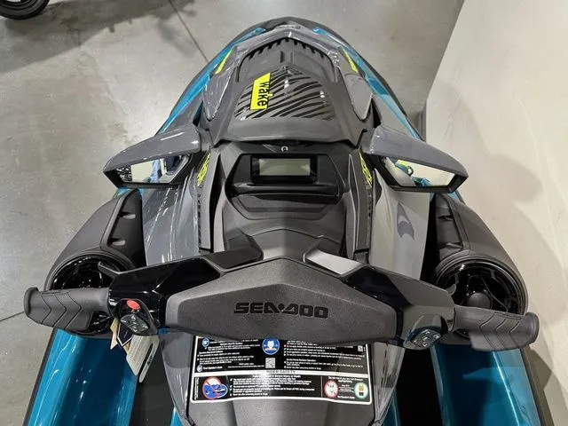 Slide: The Image of Sea-Doo Wake 170 BRP Premium Audio, iDF, iBR 2026 - 9