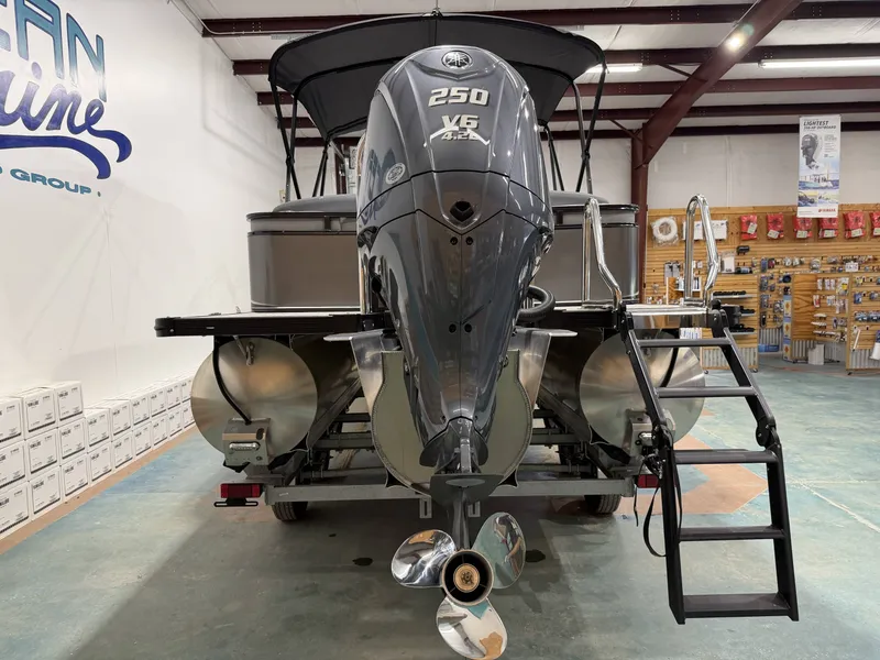 Slide: The Image of Avalon LSZ Quad Lounge - 23' 2025 - 3