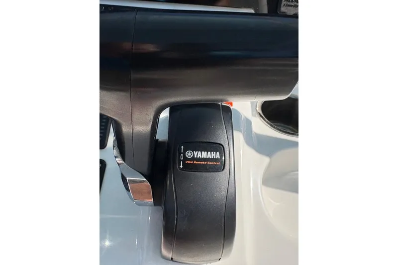 Slide: The Image of Yamaha 704 remote control on 2018 Sea Hunt Ultra 225 boat. - 60