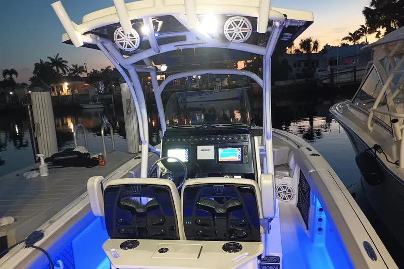 Slide: The Image of 2019 Wellcraft 242 Scarab Offshore boat with Mercury engine and swim ladder. - 30
