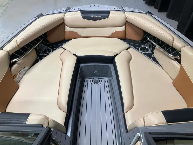 Slide: The Image of Nautique Super Air Nautique GS22 2019 - 10