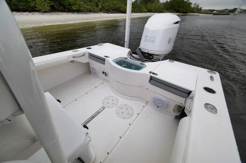Slide: The Image of 2018 Everglades 243 Center Console boat interior with Yamaha 300 engine near shoreline. - 33