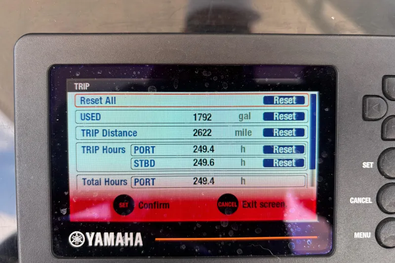 Slide: The Image of Yamaha display showing trip data for 2020 Robalo R272 Center Console boat. - 42