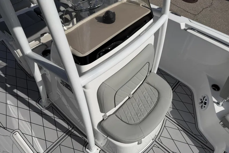 Slide: The Image of Sportsman Heritage 231 Center Console 2016 - 106