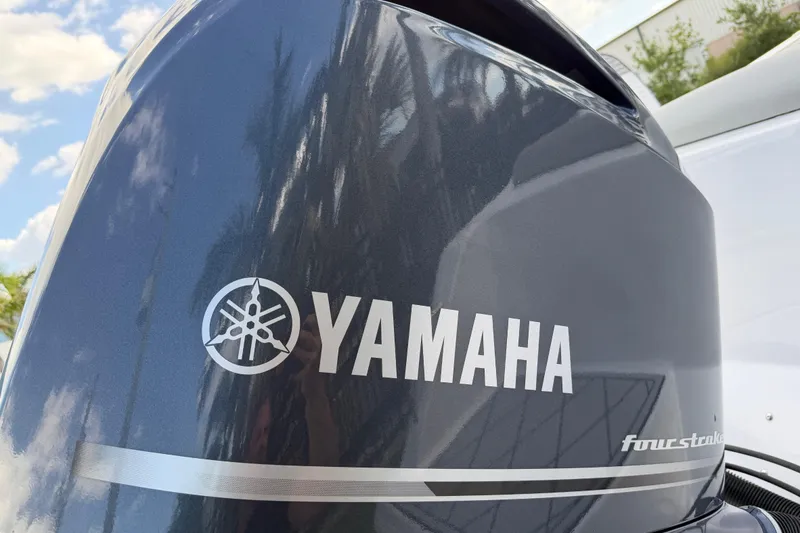 Slide: The Image of Yamaha four-stroke engine on 2016 Sportsman Heritage 231 Center Console boat. - 16