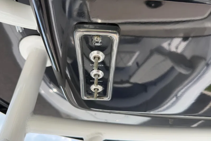 Slide: The Image of Control panel on a 2016 Sportsman Heritage 231 Center Console boat. - 40