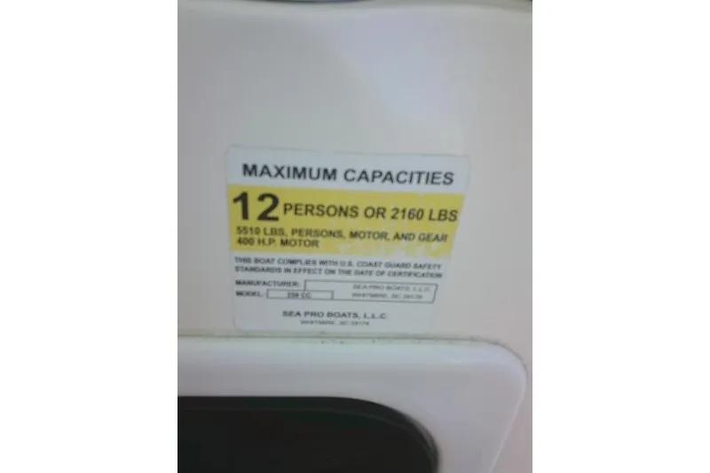 Slide: The Image of Maximum capacity label on 2022 Sea Pro 259 Center Console boat. - 67