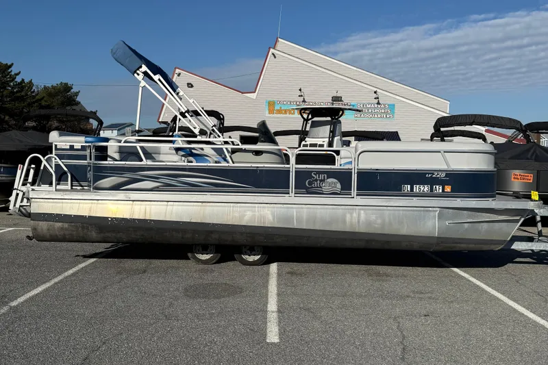 The Image of 2012 SunCatcher LV 228 Cruise pontoon boat parked in a lot, side view. - 1