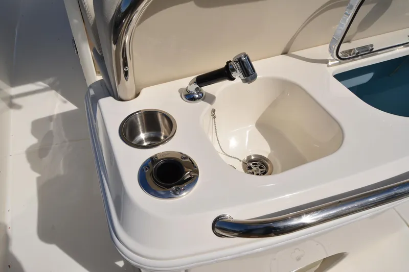 Slide: The Image of Boston Whaler 270 Dauntless 2021 boat sink and cup holders on deck. - 49
