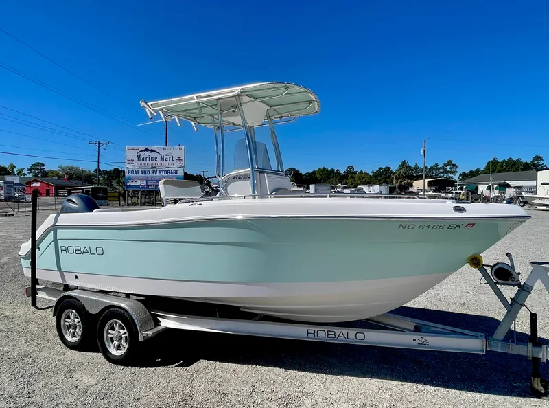 The Image of Robalo R222 2018 - 0