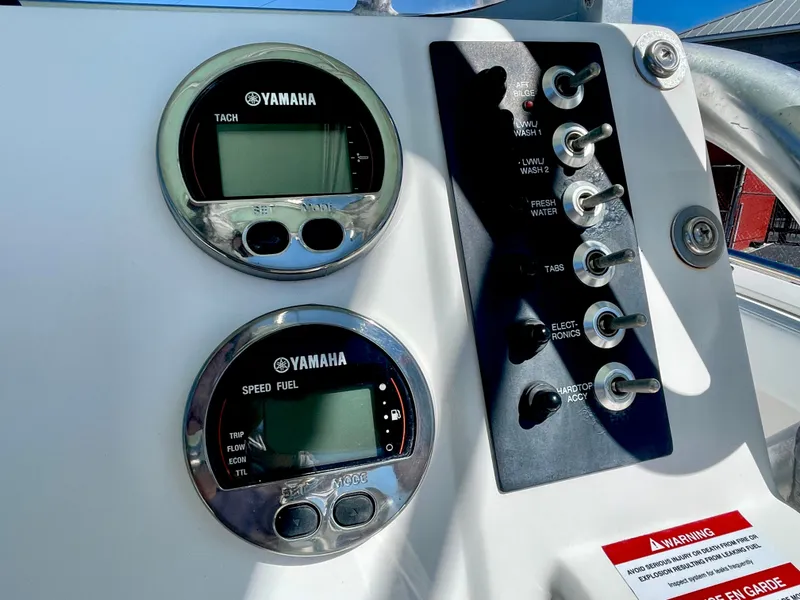 Slide: The Image of Robalo R222 2018 - 15