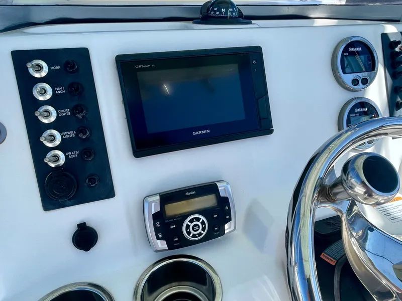 Slide: The Image of Robalo R222 2018 - 16