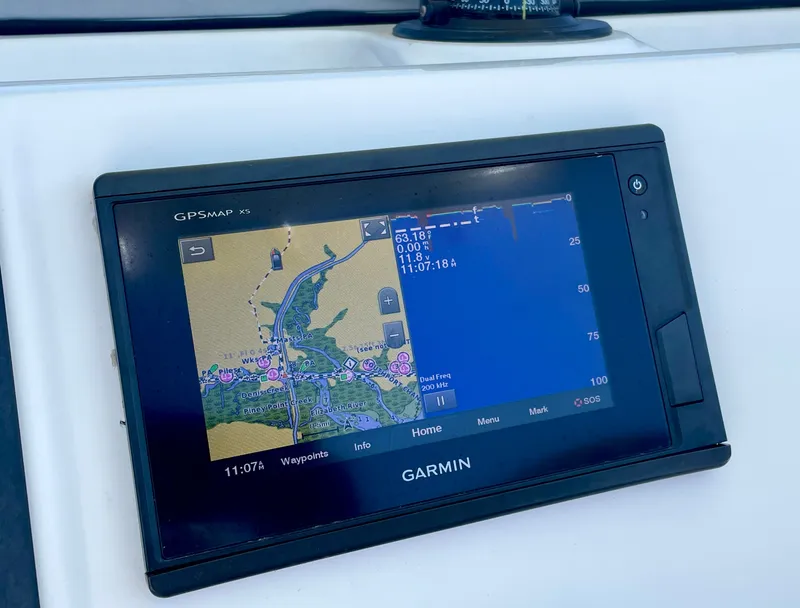 Slide: The Image of Robalo R222 2018 - 17