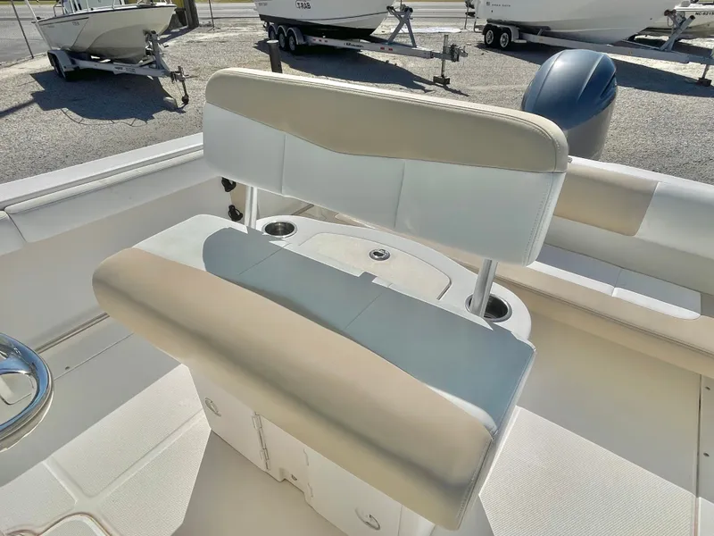 Slide: The Image of Robalo R222 2018 - 22