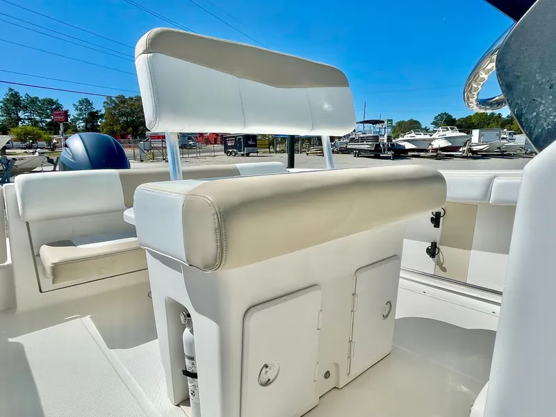 Slide: The Image of Robalo R222 2018 - 23