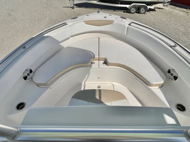 Slide: The Image of Robalo R222 2018 - 29