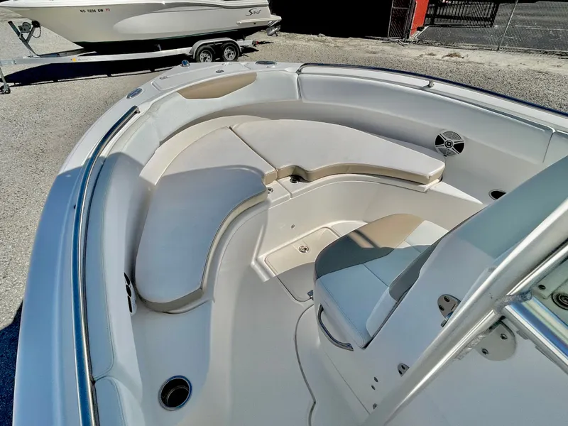 Slide: The Image of Robalo R222 2018 - 31