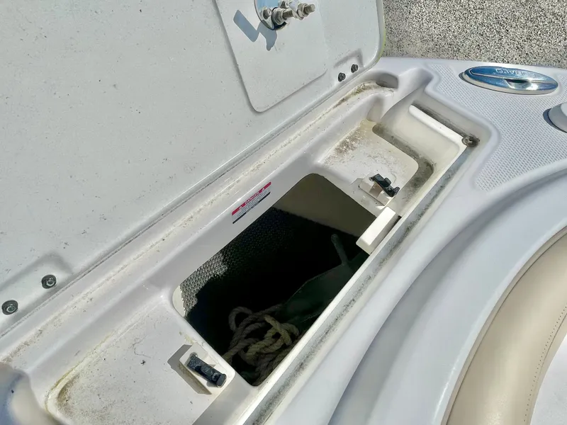 Slide: The Image of Robalo R222 2018 - 34