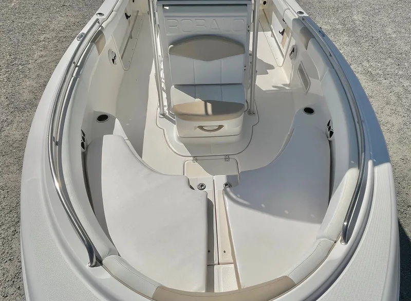 Slide: The Image of Robalo R222 2018 - 37