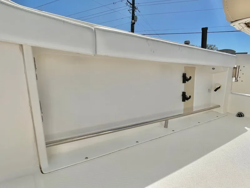 Slide: The Image of Robalo R222 2018 - 39