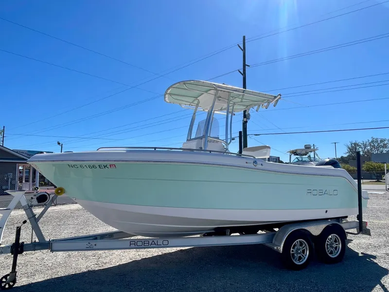 Slide: The Image of Robalo R222 2018 - 4