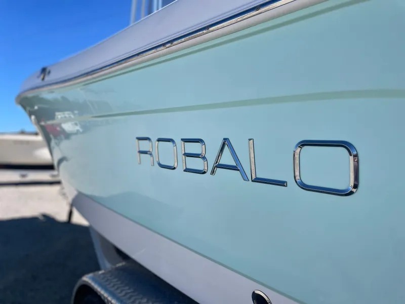 Slide: The Image of Robalo R222 2018 - 44