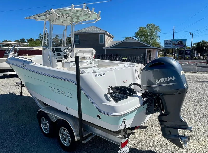 Slide: The Image of Robalo R222 2018 - 47