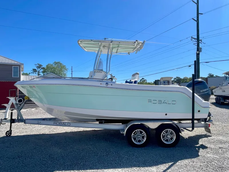 Slide: The Image of Robalo R222 2018 - 48