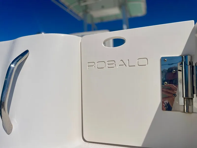 Slide: The Image of Robalo R222 2018 - 50