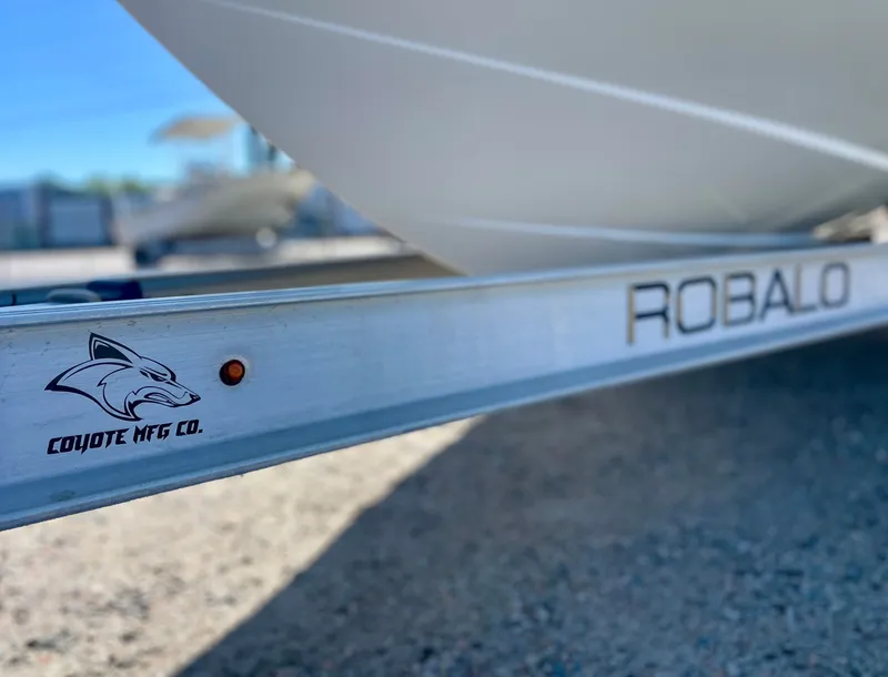 Slide: The Image of Robalo R222 2018 - 51