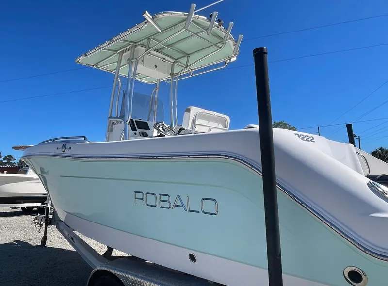 Slide: The Image of Robalo R222 2018 - 7