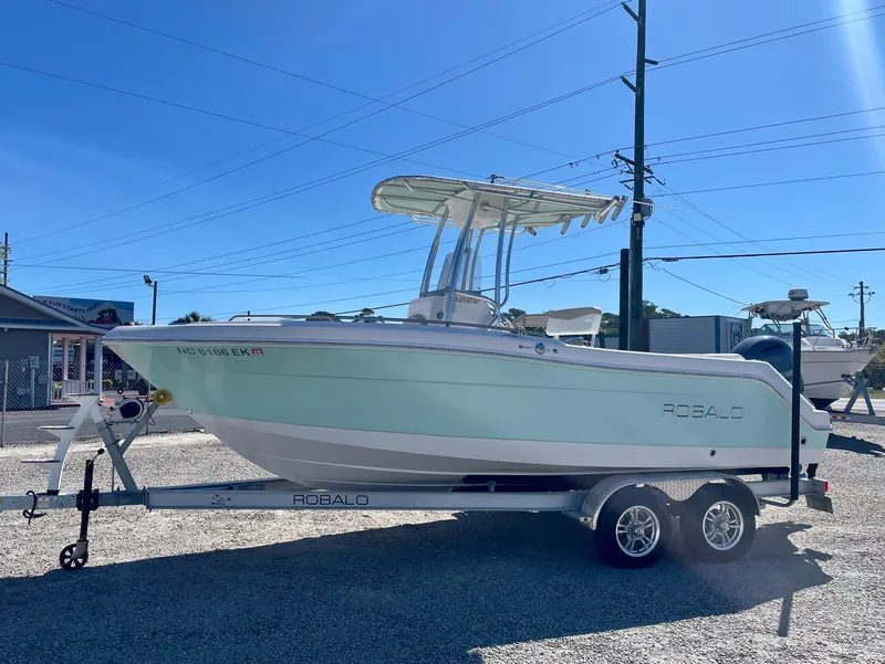 Slide: The Image of Robalo R222 2018 - 8