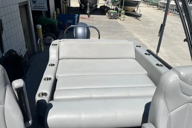 Slide: The Image of 2020 Manitou 25 OASIS SL VP pontoon boat with spacious seating and cup holders. - 19