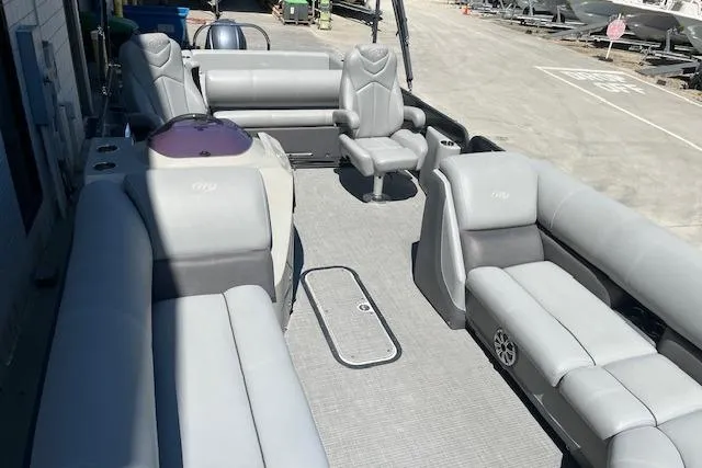 Slide: The Image of 2020 Manitou 25 OASIS SL VP pontoon boat with spacious seating and modern design. - 6