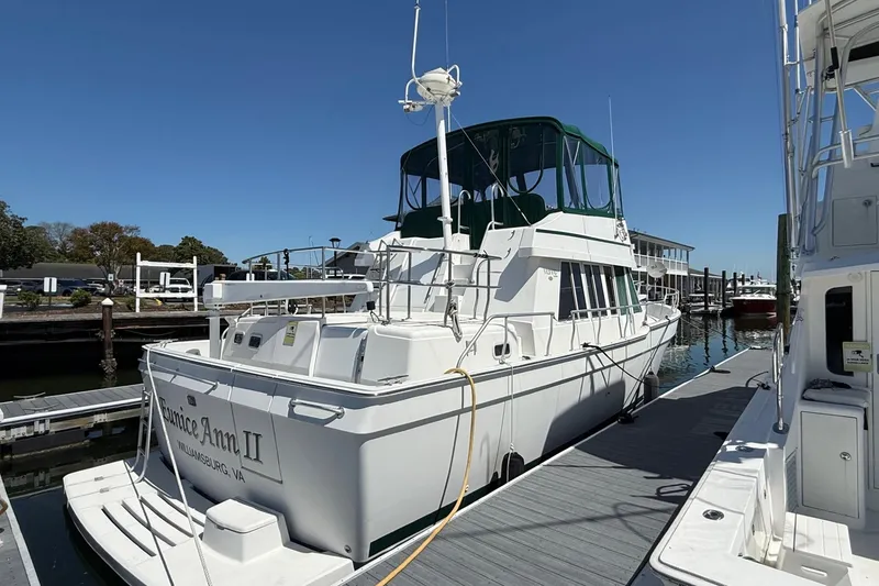 Slide: The Image of Mainship 430 Trawler - 1