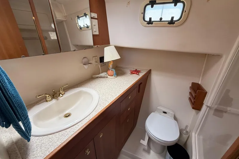 Slide: The Image of Mainship 430 Trawler - 16