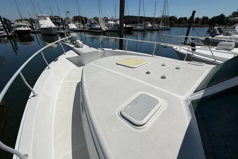 Slide: The Image of Mainship 430 Trawler - 2