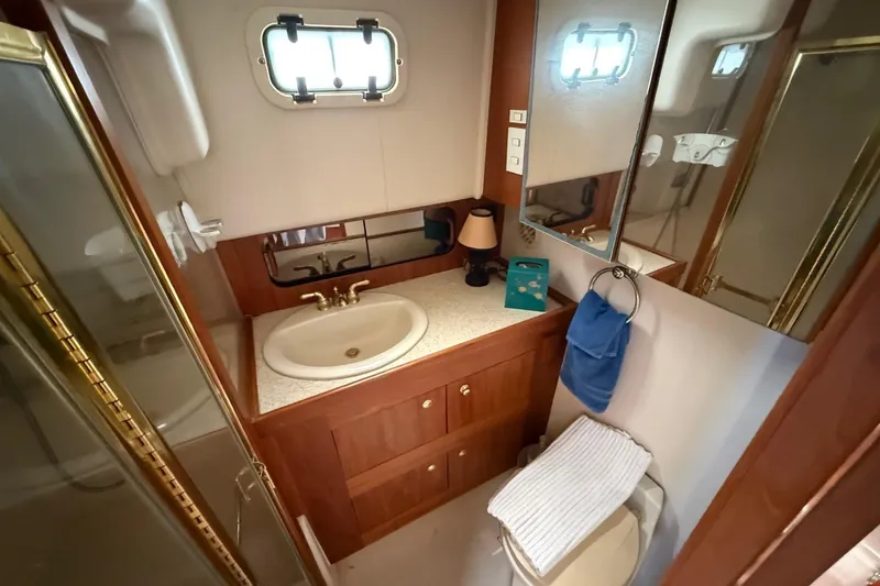 Slide: The Image of Mainship 430 Trawler - 20