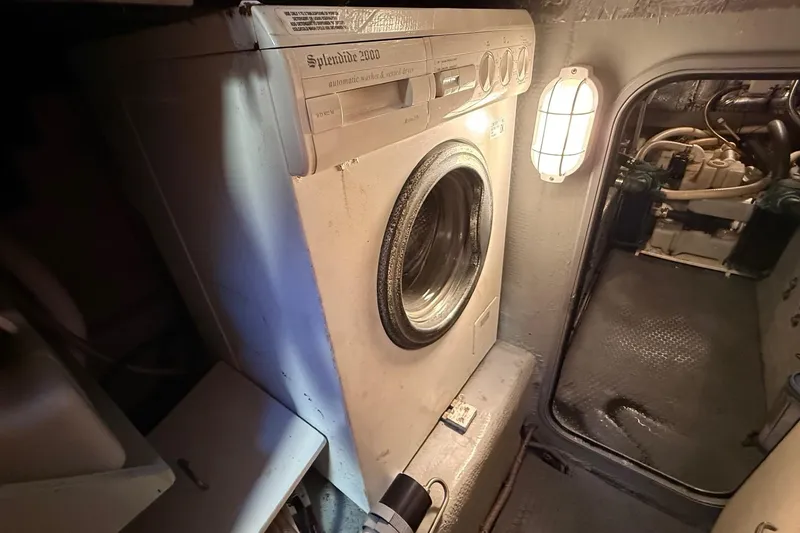 Slide: The Image of Mainship 430 Trawler - 21