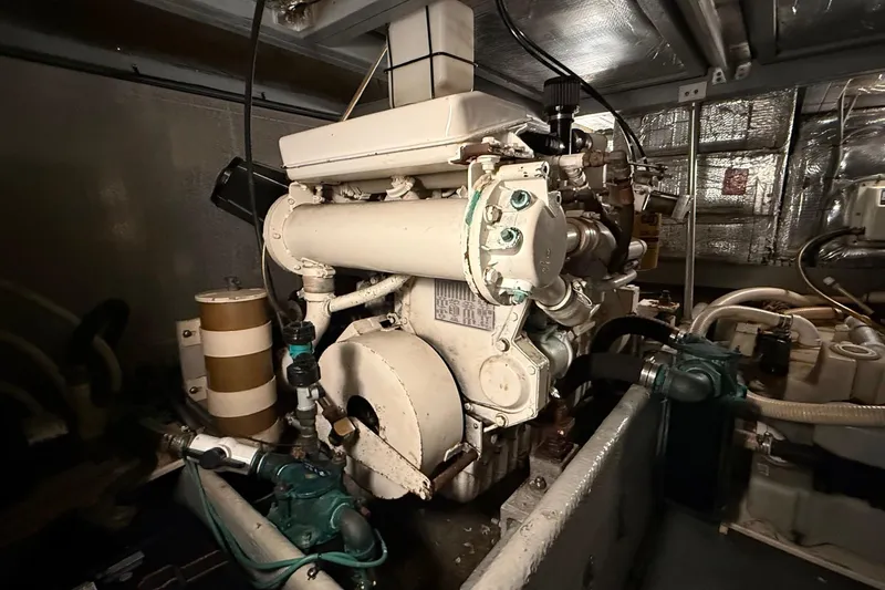 Slide: The Image of Mainship 430 Trawler - 23