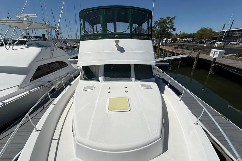 Slide: The Image of Mainship 430 Trawler - 3