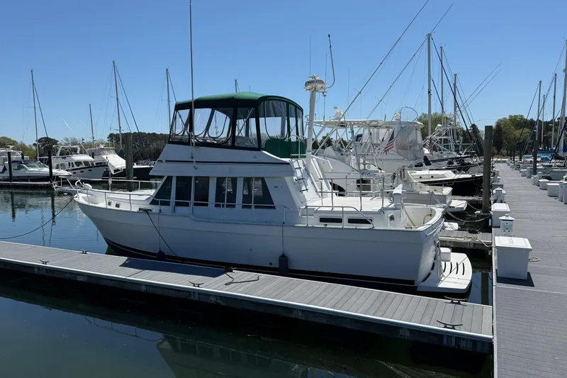 Slide: The Image of Mainship 430 Trawler - 5