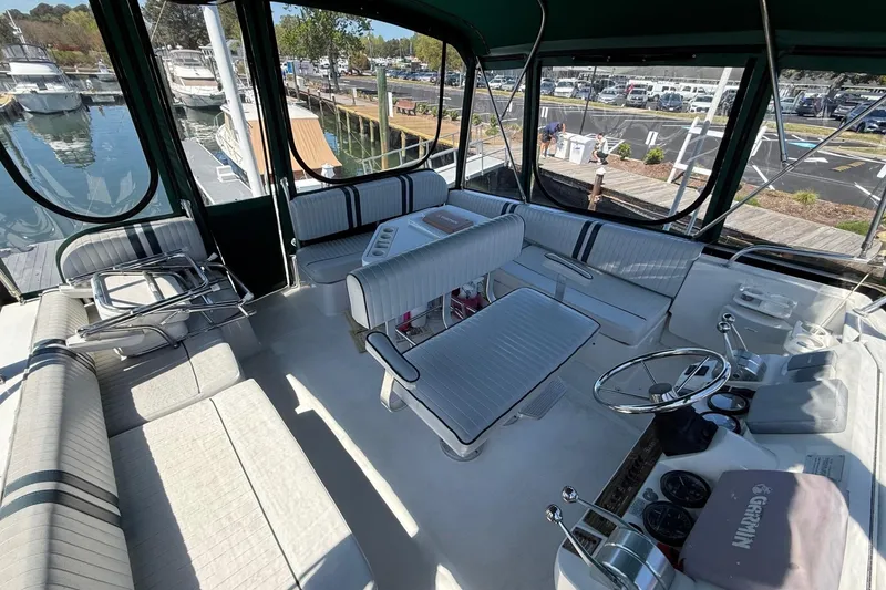 Slide: The Image of Mainship 430 Trawler - 7