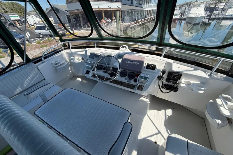 Slide: The Image of Mainship 430 Trawler - 8
