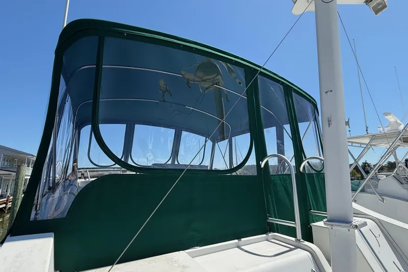 Slide: The Image of Mainship 430 Trawler - 9