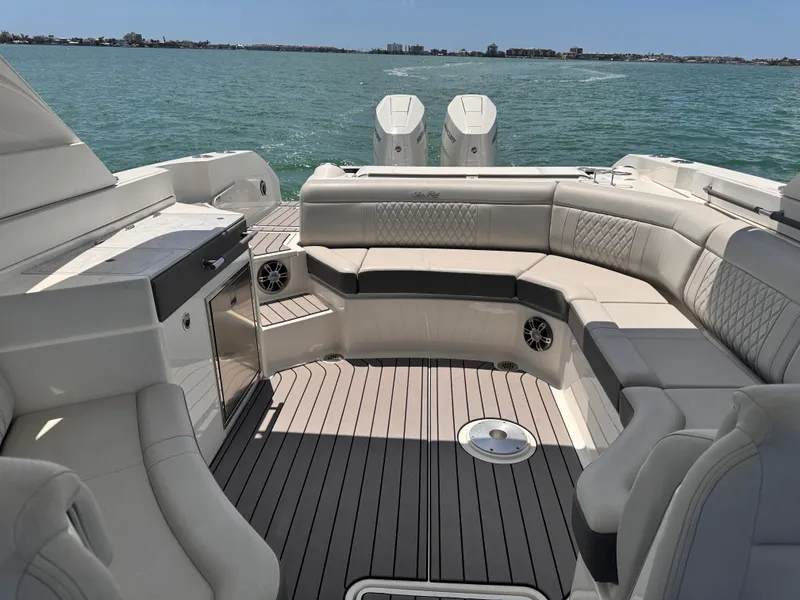 Slide: The Image of Sea Ray SLX 350 Outboard 2024 - 16