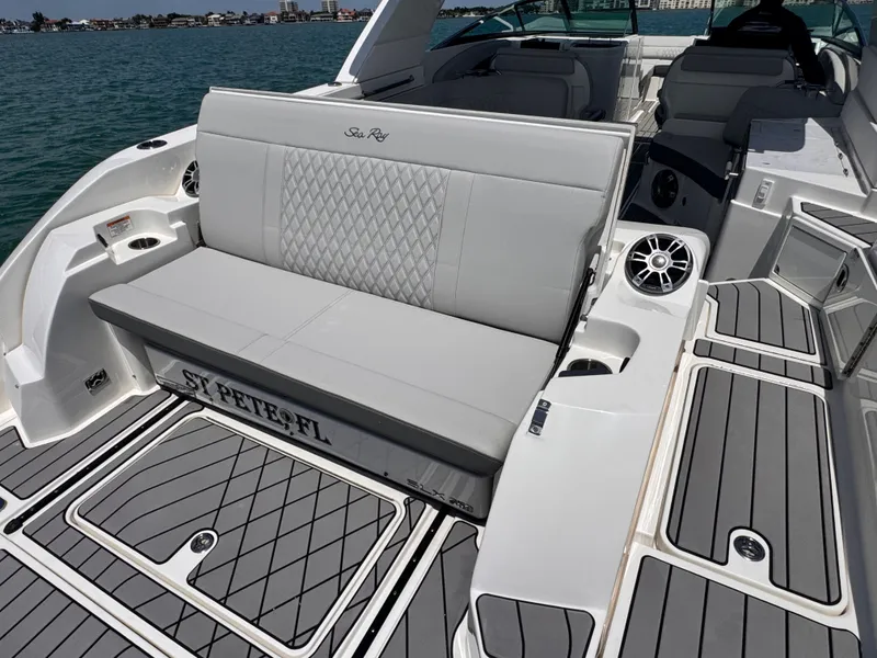 Slide: The Image of Sea Ray SLX 350 Outboard 2024 - 18