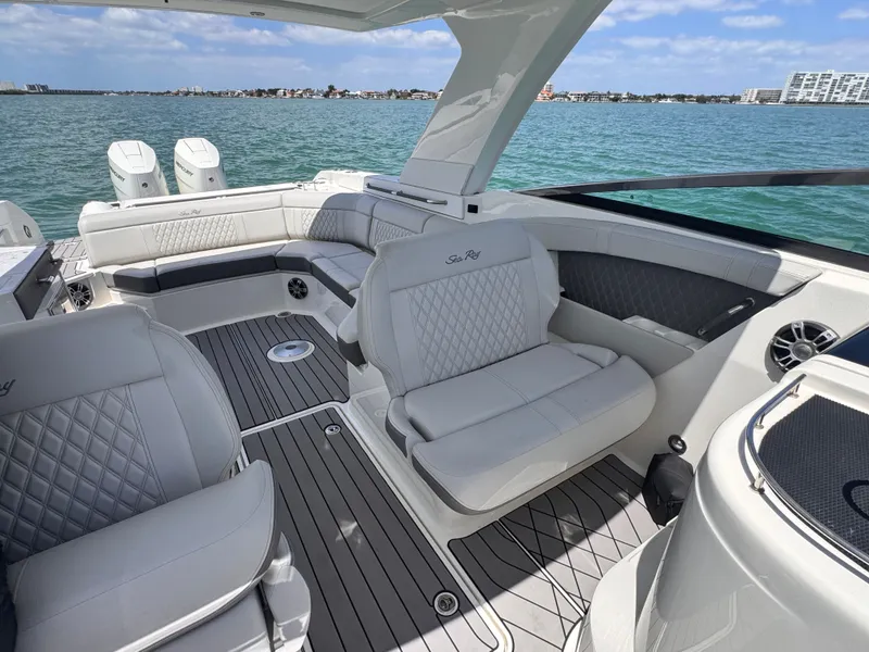 Slide: The Image of Sea Ray SLX 350 Outboard 2024 - 24