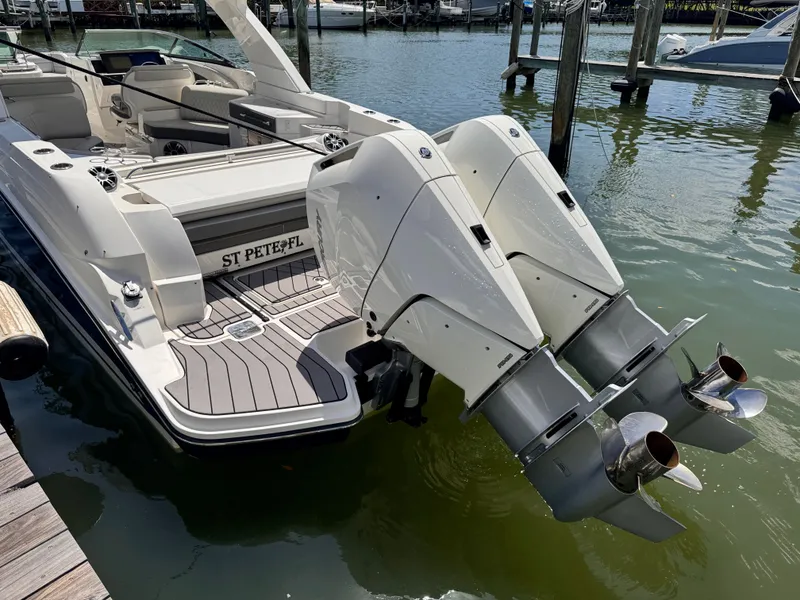 Slide: The Image of Sea Ray SLX 350 Outboard 2024 - 26